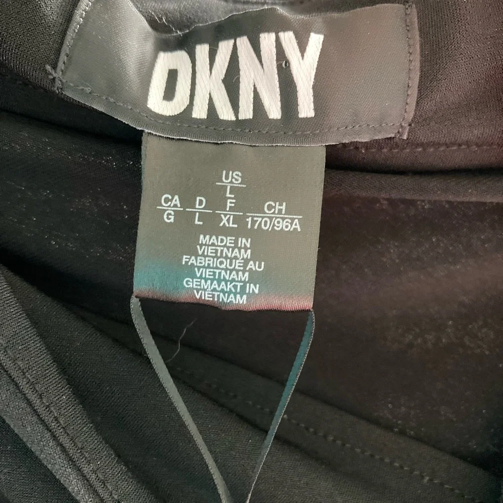 Stylish DKNY Sleeveless Top - Picture 4 of 7